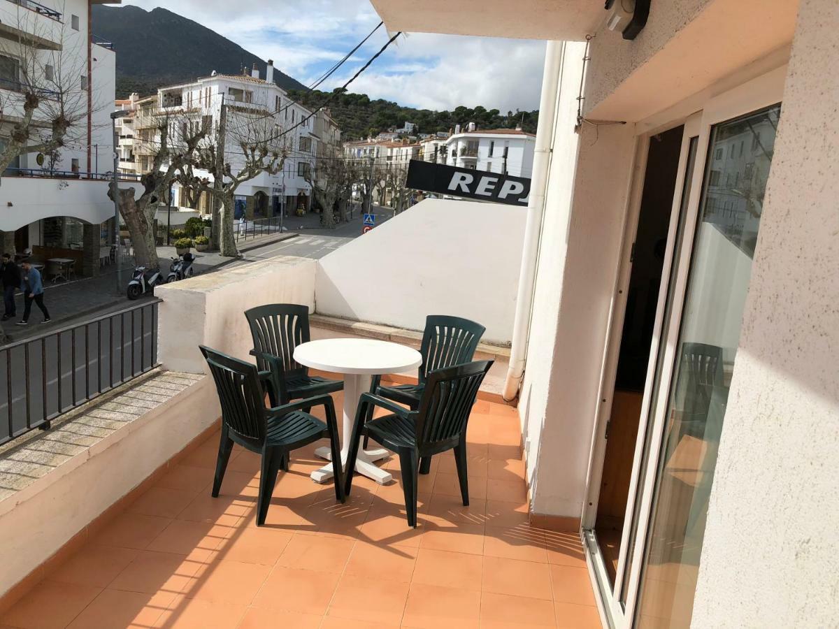 Apartaments S'Arenella กาดาเกส ภายนอก รูปภาพ